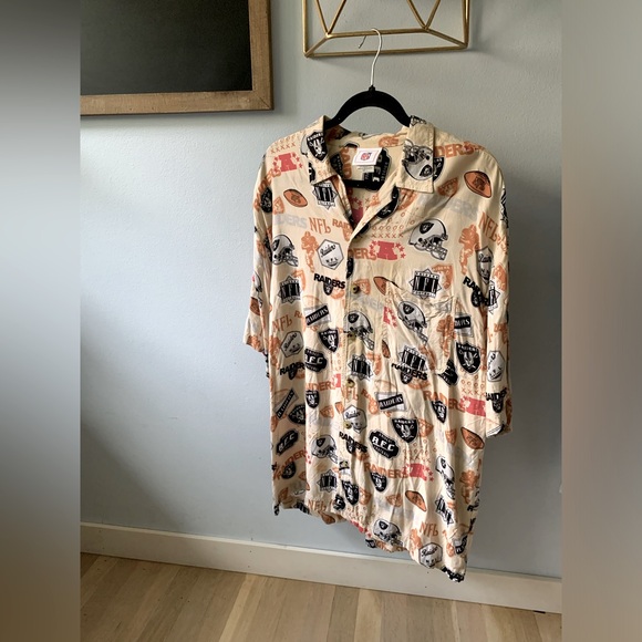 NFL Oakland Raiders Football Hawaiian Style Shirt - Picture 1 of 8